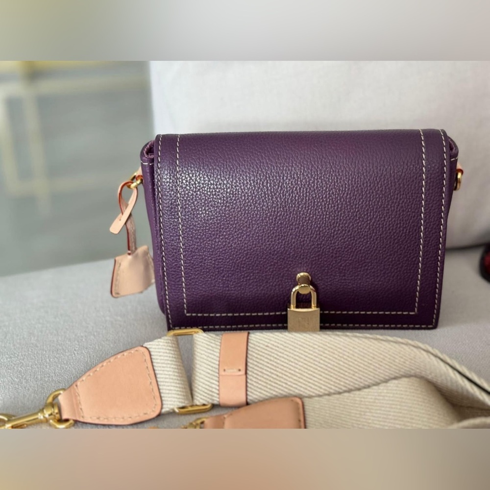 Elegant Purple Leather Crossbody Bag Carolina Herrera New Small size